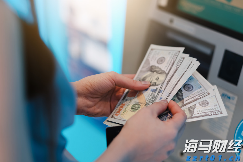 刘格菘加码泡泡玛特(09992) 2025年基金二季度配置新消费、创新药显著加仓